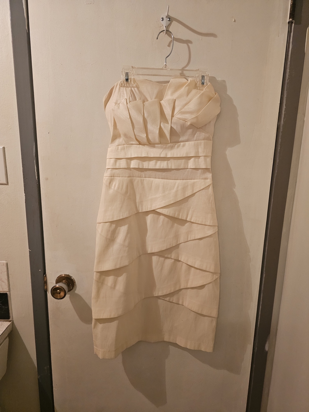 Romeo & Juliet Couture Strapless Cream Ruffled Tier Dress